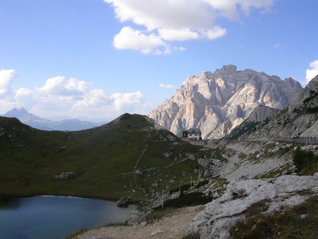 Laghetto al passo di Valparola by ostilorenzo43