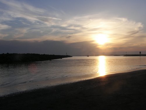 Bord de mer, la plage de Sète au coucher du soleil by elisa7