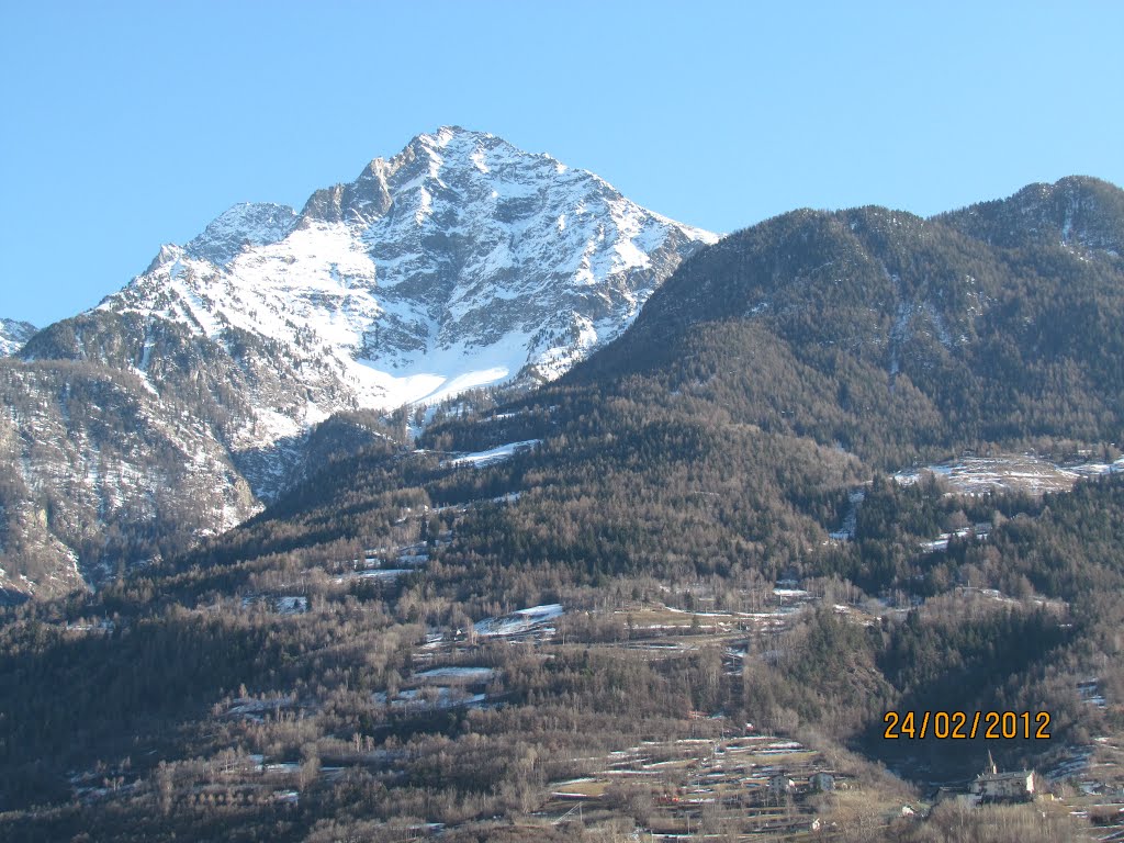 La Becca di Nona ed il Monte Emilius. by Montecchiari Bruno