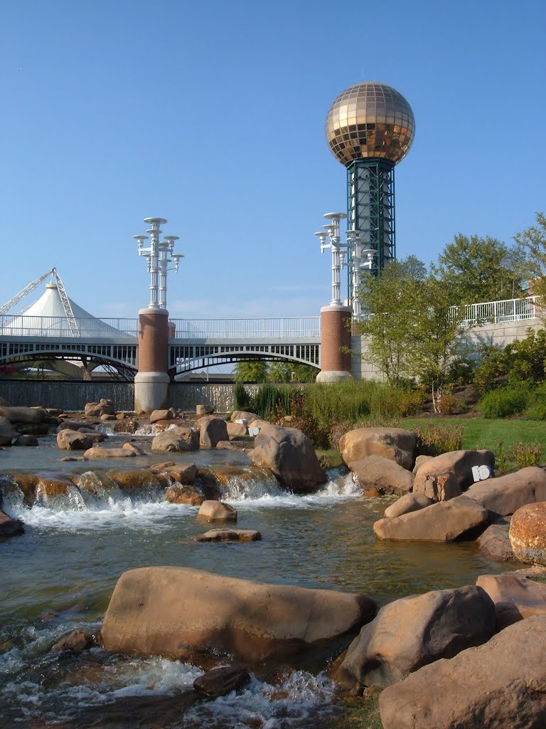 Rock Pool & Sunsphere by Alan Brodie