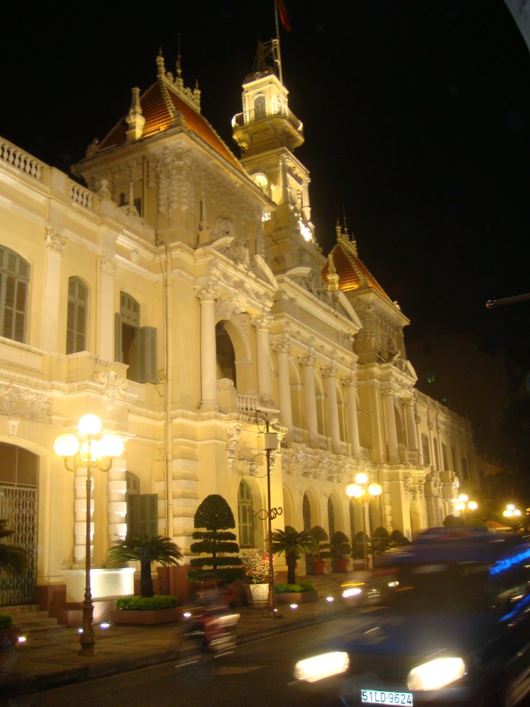 View of City Hall from the Right - December 2007 by dyohernandez