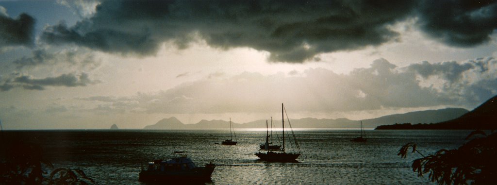 Baie de Ste-Anne: Vue sur le Diamant et le Morne Larcher by MichelM