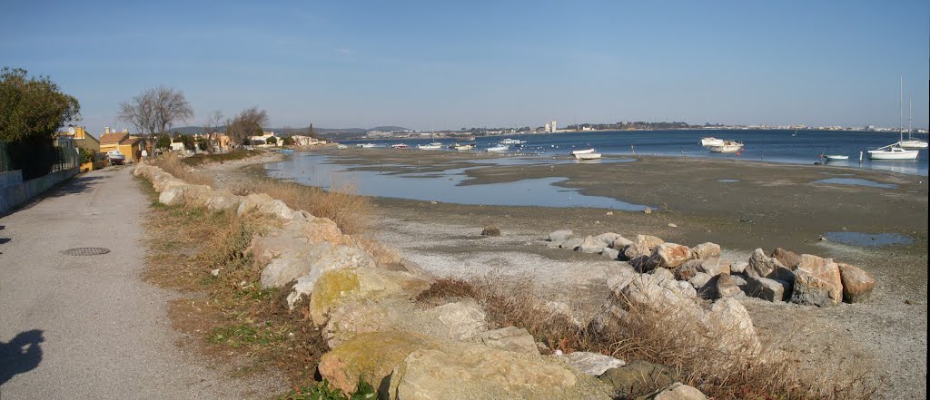 Promenade au bord de l'étang.- by toledo49