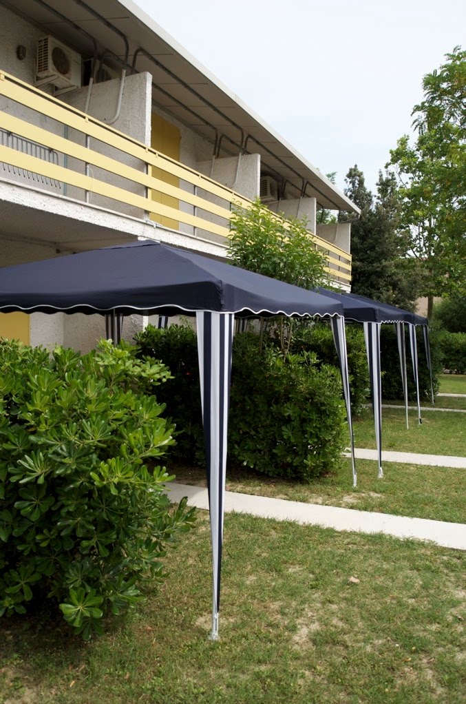 Trilocale gazebo by Blue Marlin Village