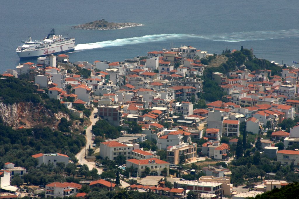 Zoom to Skiathos harbour by Jan Madaras - outland