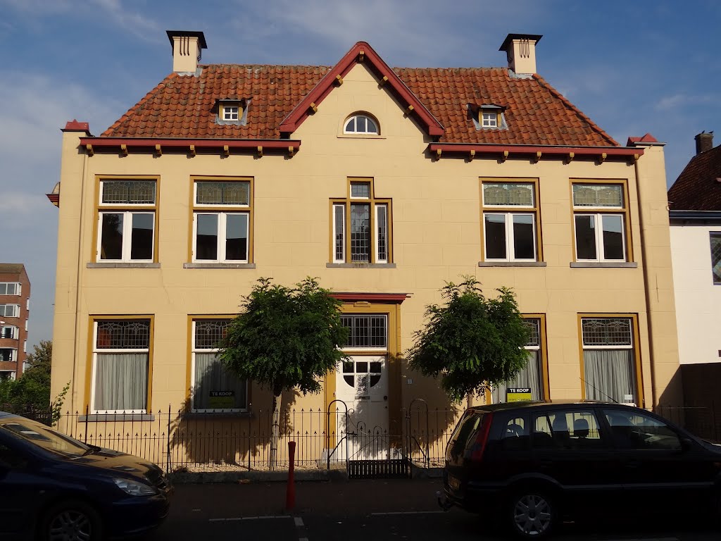 Monumental building Grotestraat 1 by Willem Nabuurs