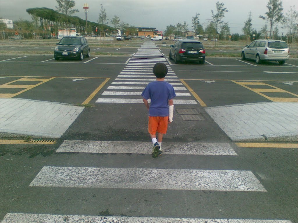 Prato - Piazzale G. Lohengrini Landini - Le strisce pedonali più lunghe di Italia by FondiMassimo