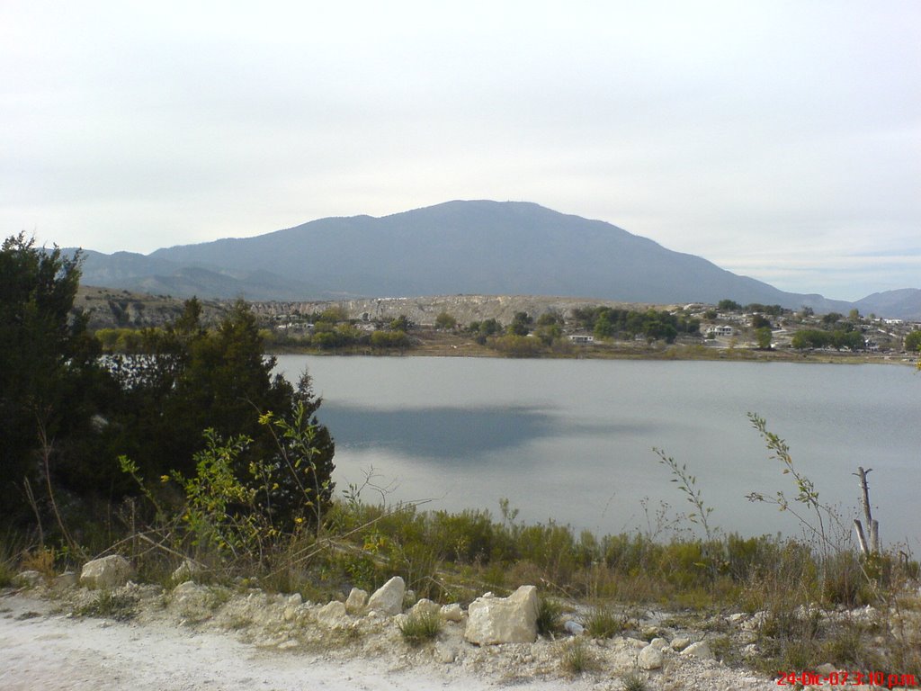 cerro del potosi desde la laguna de labradores by leonel treviño