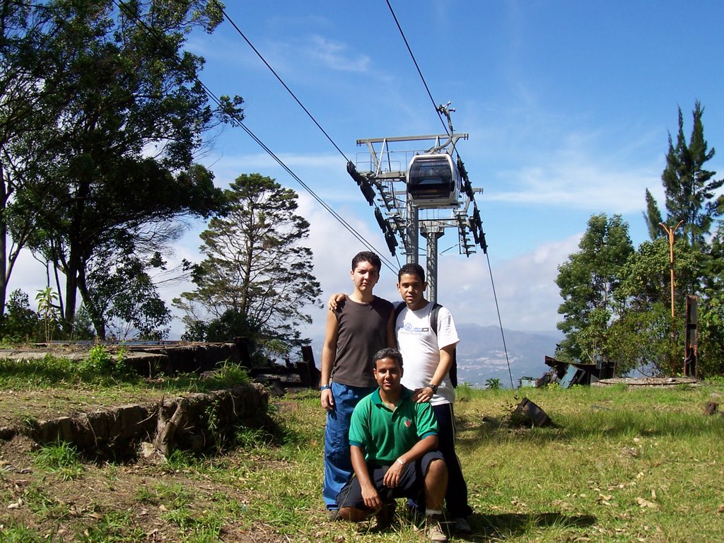 Bajo el teleferico by Gustavo Afonso