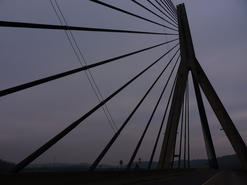 Le pont Père Pire by Rudy Pické