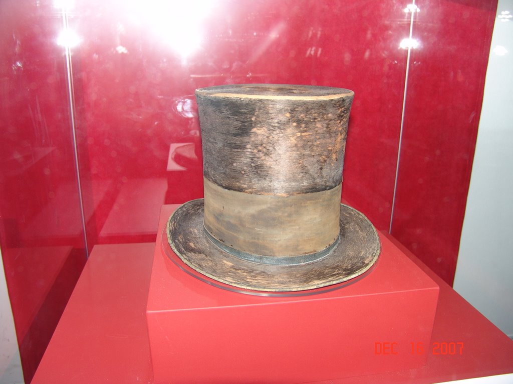 Lincoln's hat when he was shot by andredeleon1