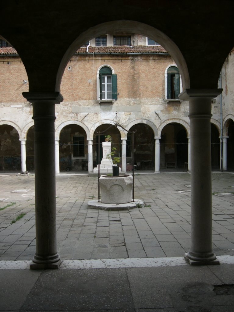 Cloître de San Pietro by Wachk