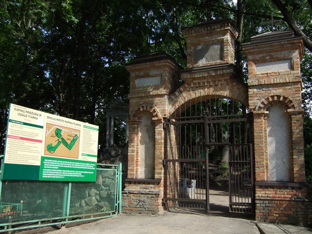 Old cemetery in Šiauliai (Talšos kapinės, Siauliai, Lithuania) by lempa