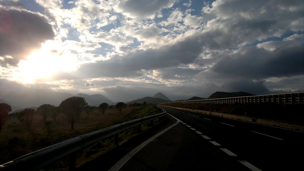 Castrovillari: tramonto sull'autostrada A3 nella "Petrosa" by domenico.martire