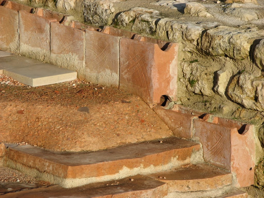 Site Gallo-Romain du Fâ - Les Thermes - Briques creuses pour la fumée by DESRENTES ERIC