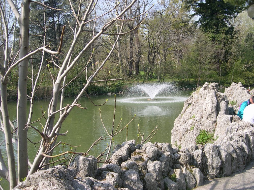 Fontana del laghetto dei Giardini Margherita by lorenzo.battisti