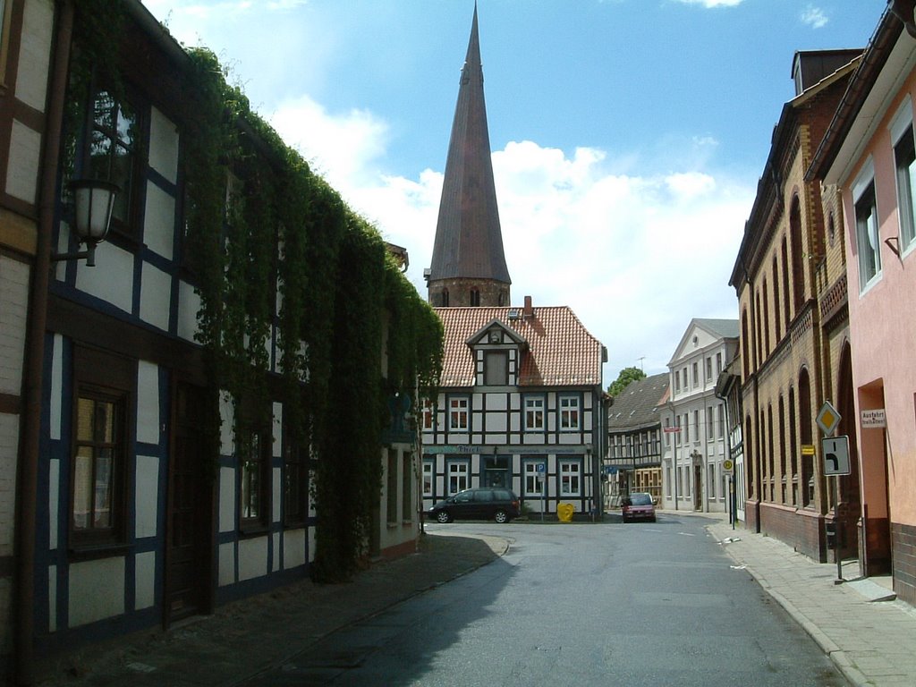 Jenny-Marx-Str. mit Marienkirchtturm by Ronald Steinig