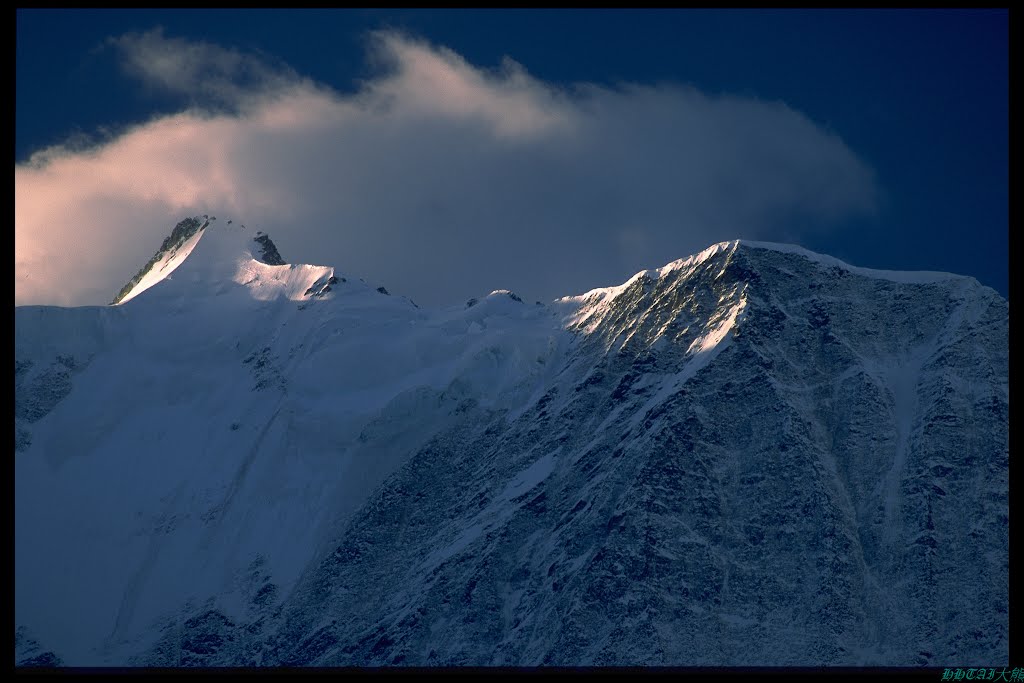 Grat zwischen Gr. Fiescherhorn und Gruenhorn by hhtai