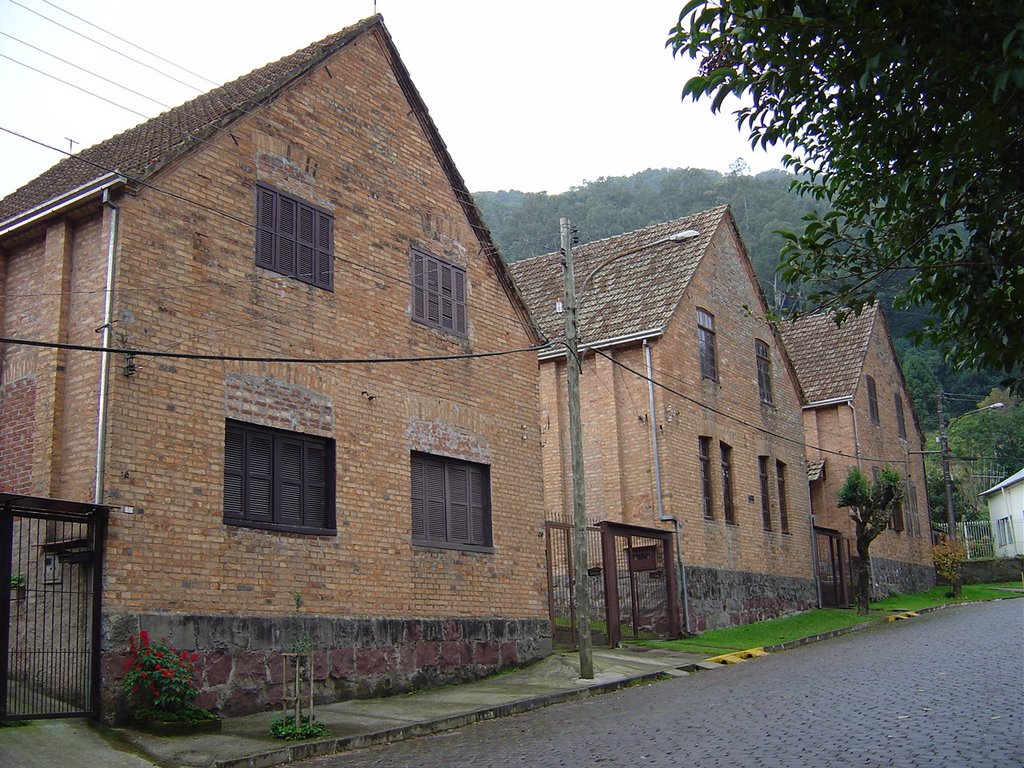 Vila inglesa em Galópolis - Caxias do Sul, RS by Lula Kehl