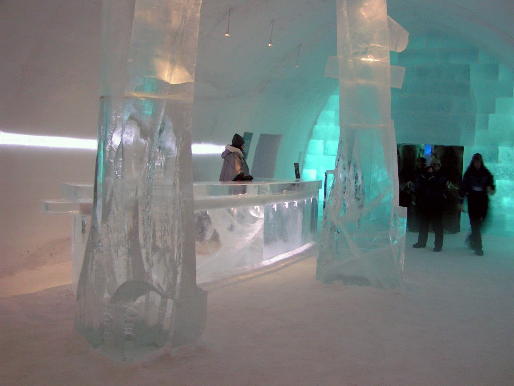 Icehotel Jukkasjärvi by Dick Wåhlin