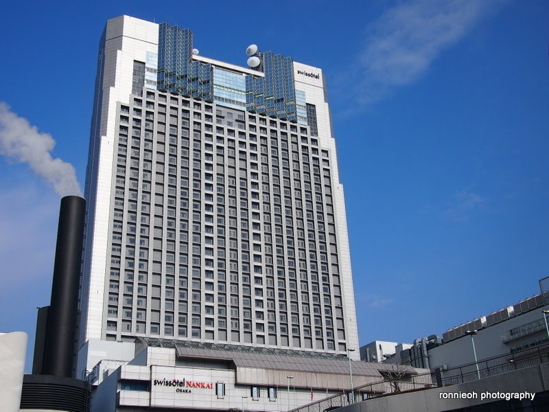 Swissotel Nankai, Osaka (view from Namba Park) by peek a boo