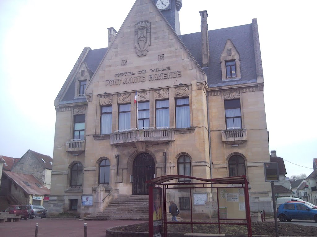 Hôtel de Ville by DUPUY Dimitri