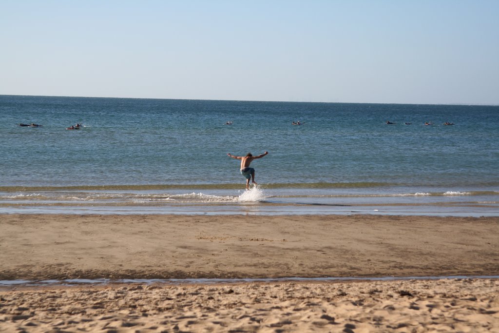 Boogie Board Mills Beach by dhambrook