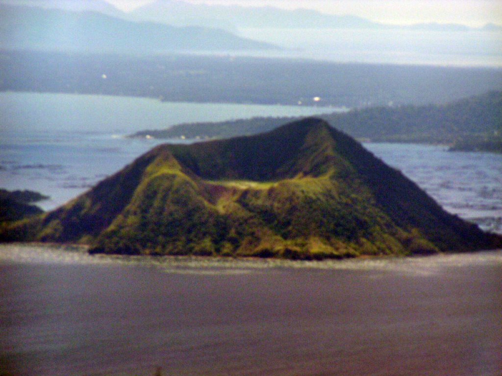 Taal Volcano by ronjo1305