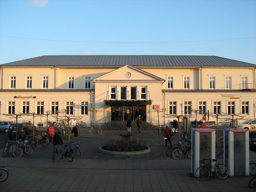 Lueneburg Bahnhof (Main train station) by homayonifar