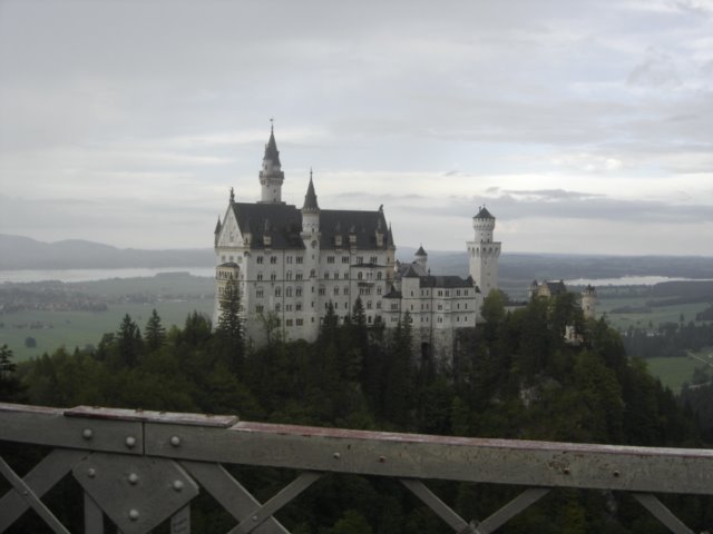 Neuschwanstein Castle by Thiago Falcão