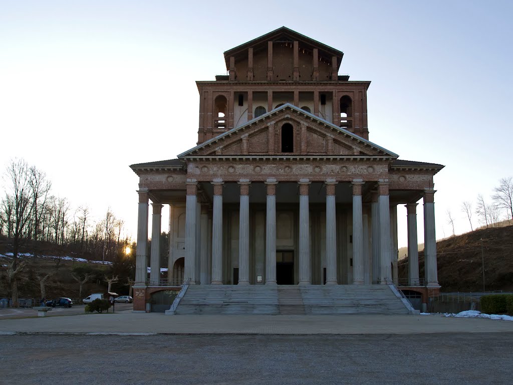 L'ultimo raggio di sole filtra oltre il Santuario del SANTISSIMO CROCIFISSO - BOCA (N0) by Giancarlo Ticozzi