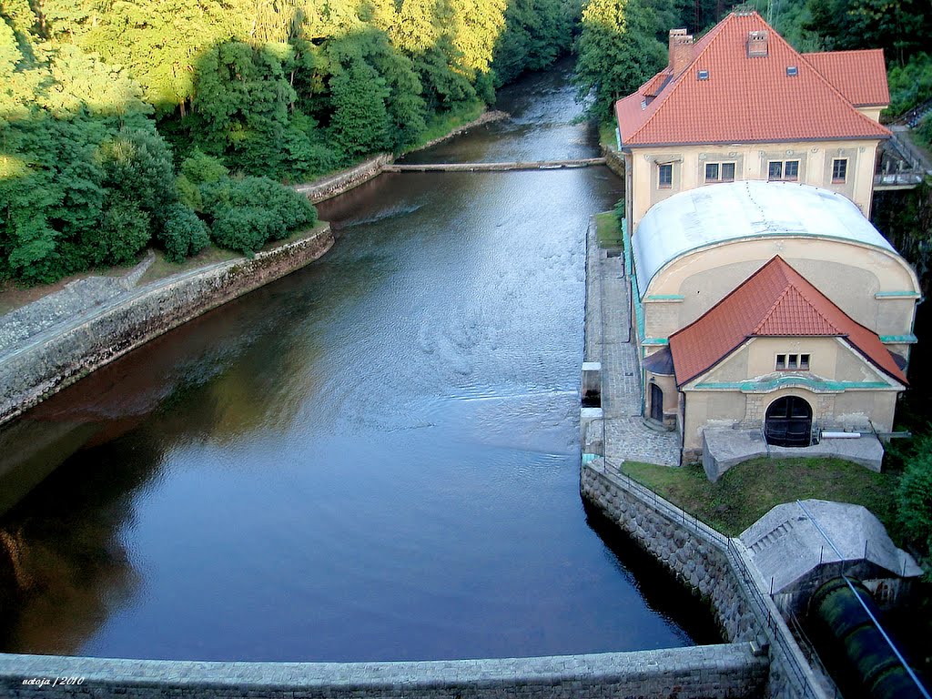 BÍLÁ ŤŘEMEŠNÁ - "Les Království" je údolní přehradní nádrž na řece Labi - vodní elektrárna / "Forest Kingdom" is a valley dam reservoir on the river Elbe - hydroelectric power station by votoja - CZ