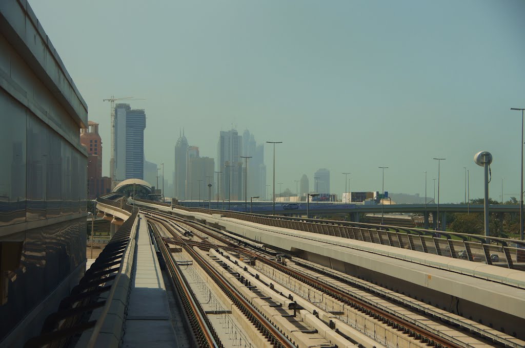 Dubai Metro First Gulf Bank by MichalZielinski