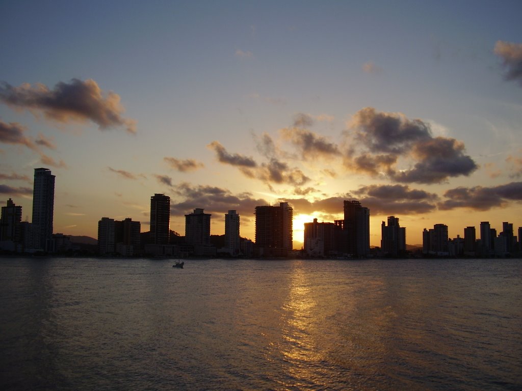 Anoitecer em Balneário Camboriú by Gilberto Luis DalMas