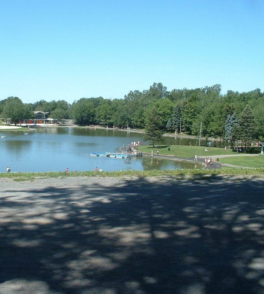 Le lac aux castors, Mont-Royal, Montréal. by A.Sehaki