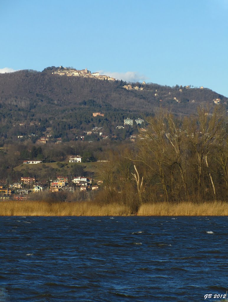 Il Sacro Monte campeggia sul Lago di Varese by GabrieleB.77