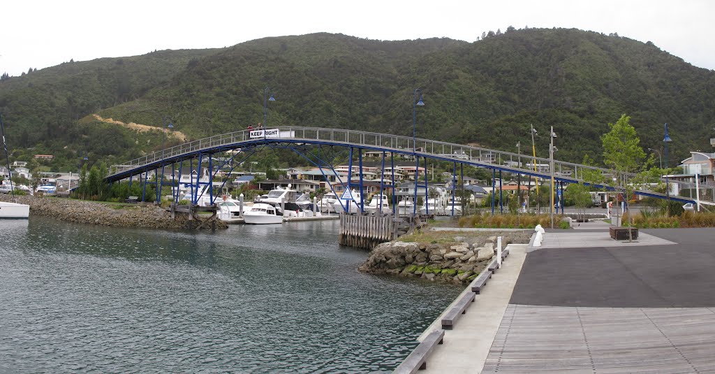 Pont peatonal, Picton by Kaiser