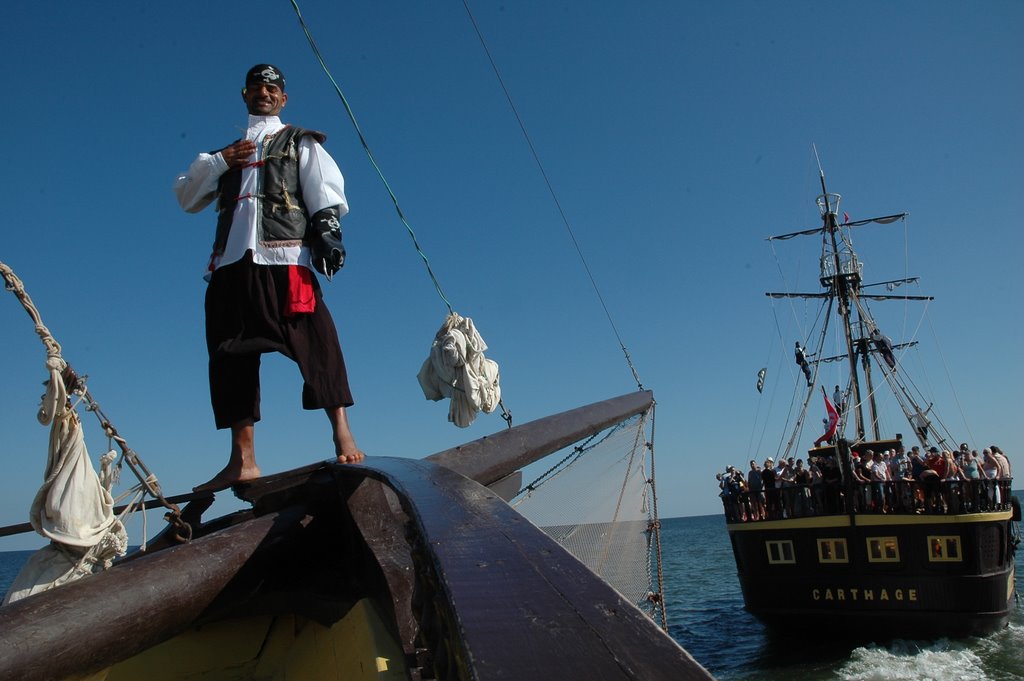 Départ des bateaux pirates by Kockai Luu