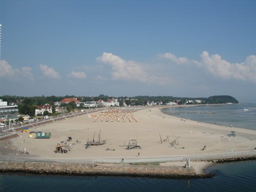 Travemünde Strand vom Schiff by dododo007