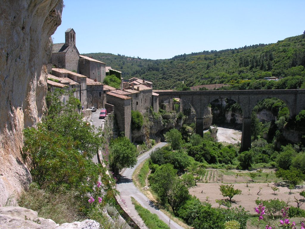 Minerve vue vers le pont d'accès by StephGyss