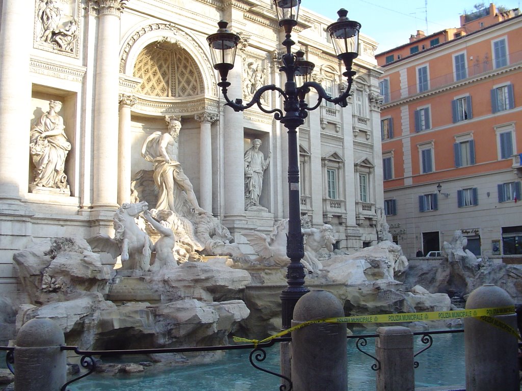 Fontana di Trevi by Ana Travasso