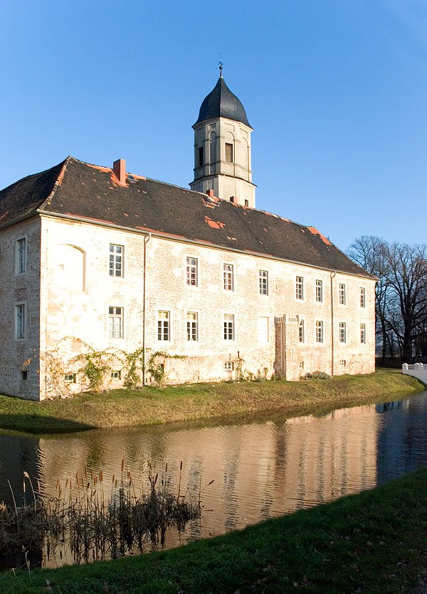 Wasserschloss Hemsendorf by Michael Peter