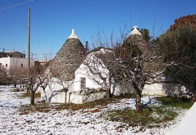 Trulli in Coreggia a km.3 per la Coreggia by Dalla redaz. Notiz. Parr.