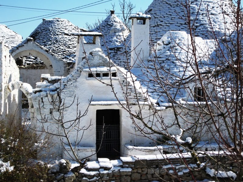 Trulli in Coreggia febbr. 2012 (da Alberobello a 1km.) by Dalla redaz. Notiz. Parr.