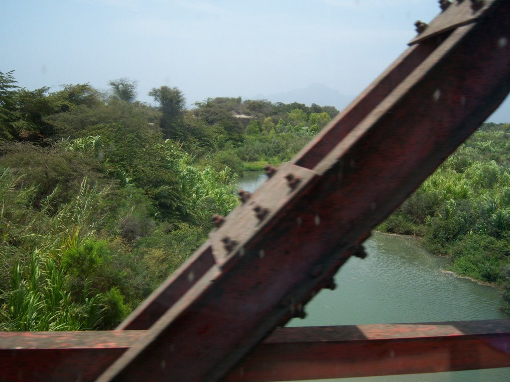 Puente antes del desvío hacia Sipán, Chiclayo by persiano