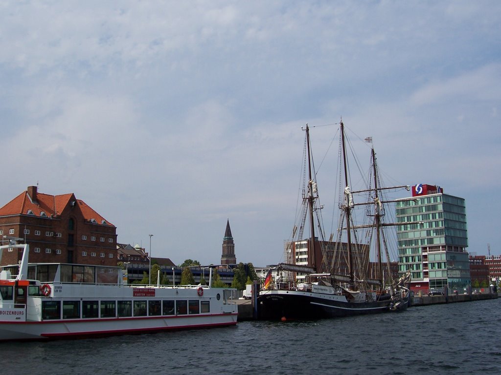 Blick von der Hörnbrücke auf Kiel by EKrompholz