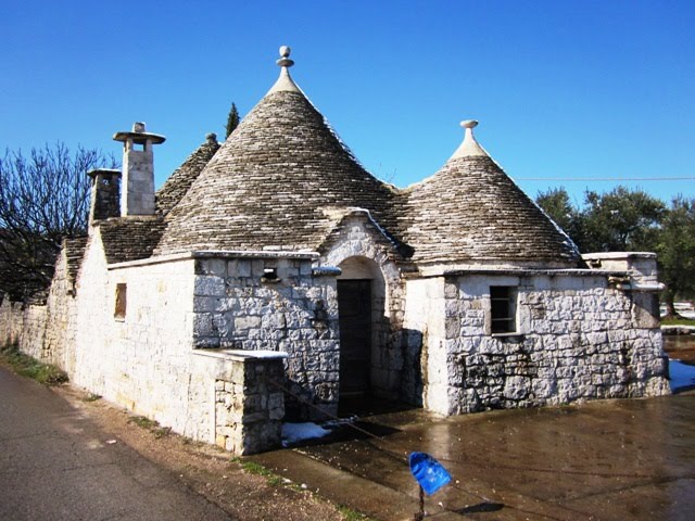 Trulli in Coreggia (abitazione privata km.2) by Dalla redaz. Notiz. Parr.