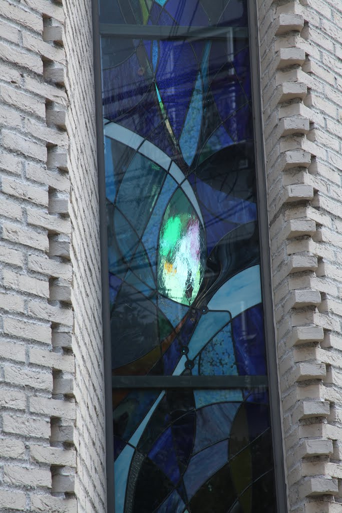 Stained glass, Kobe Central Catholic church by Yuichi Azuma