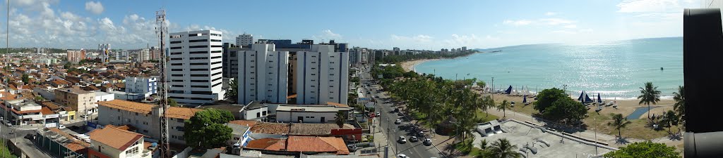 Panorâmica da Praia de Pajuçara vista a partir do Hotel Hadisson - Maceió - Alagoas - Brasil by Paulo Yuji Takarada