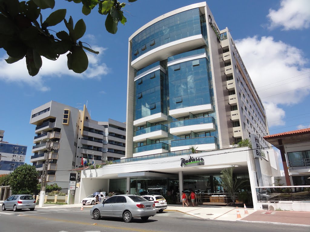 Hotel Hadisson na Avenida Dr. Antonio Gouveia junto a Praia de Pajuçara - Maceió - Alagoas - Brasil by Paulo Yuji Takarada